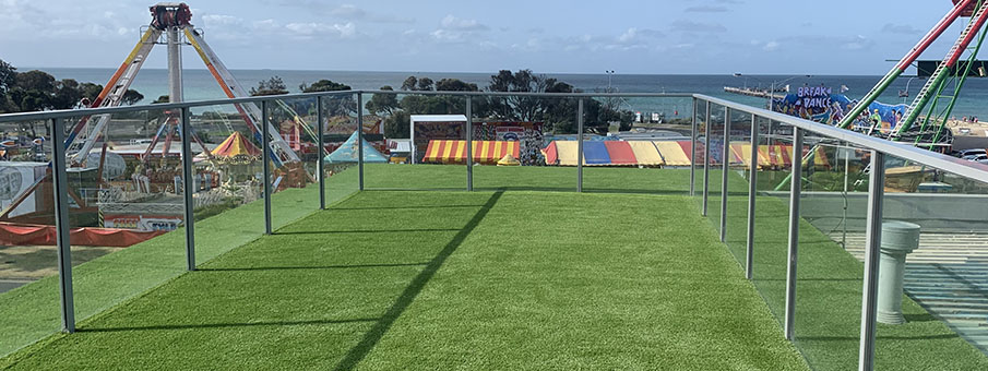 Peninsula Synthetic Grass Roof Top Banner, Rye.